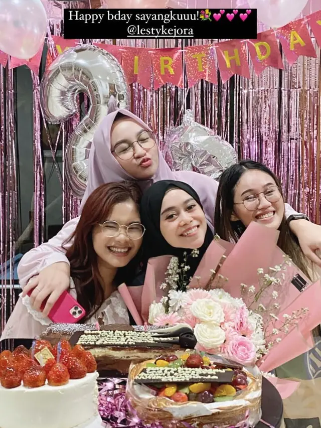 6 Momen Ulang Tahun Lesty Kejora ke-23, Dapat Kejutan dari Sahabat