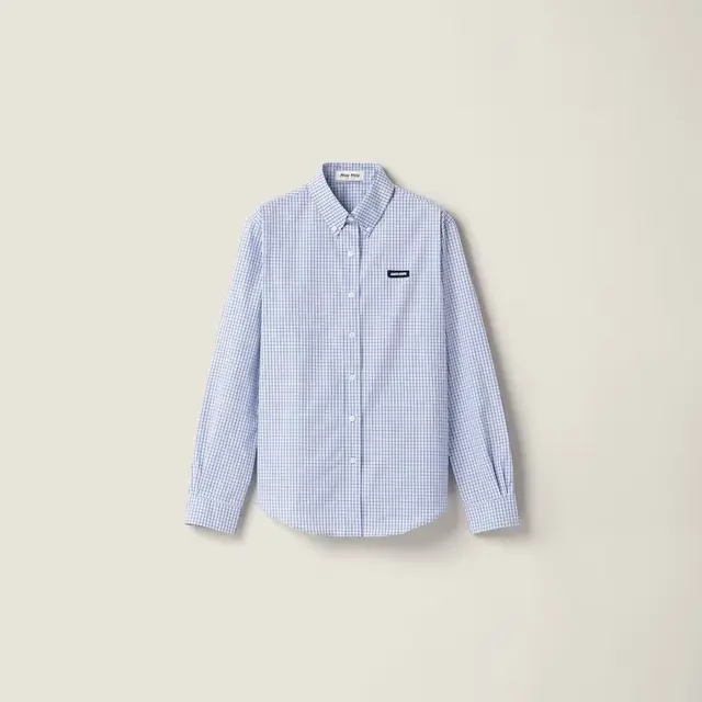 Dulu Identik dengan Baju Kerja Pria, Kemeja Biru Button-Down Jadi Ikon Fashion Masa Kini