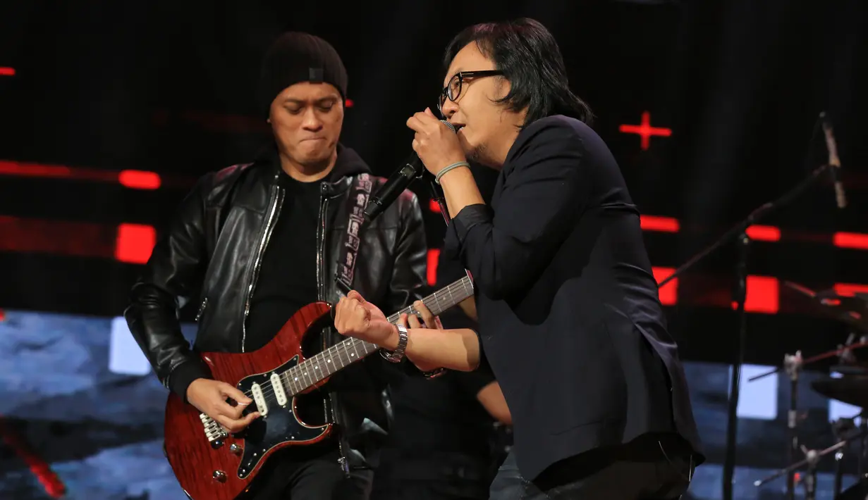 Dewa 19 di Grand Final Indonesian Idol X (Adrian Putra/Fimela.com)