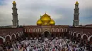 Ribuan umat Islam saat melaksanakan salat Idul Fitri 1447 Hijriah di Mesjid Kubah Emas, Depok, Jawa Barat, Sabtu (21/3/2026). (merdeka.com/Arie Basuki)