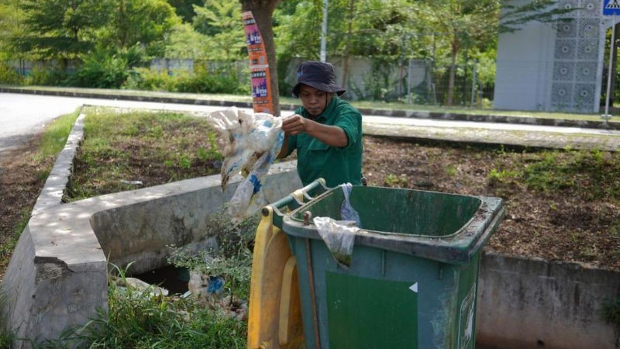 ITDC Intensifkan Pembersihan Drainase Mandalika, Antisipasi Genangan Musim Hujan
