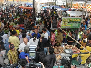 [FOTO] Manusia 'Menyemut' di Pasar Cipanas
