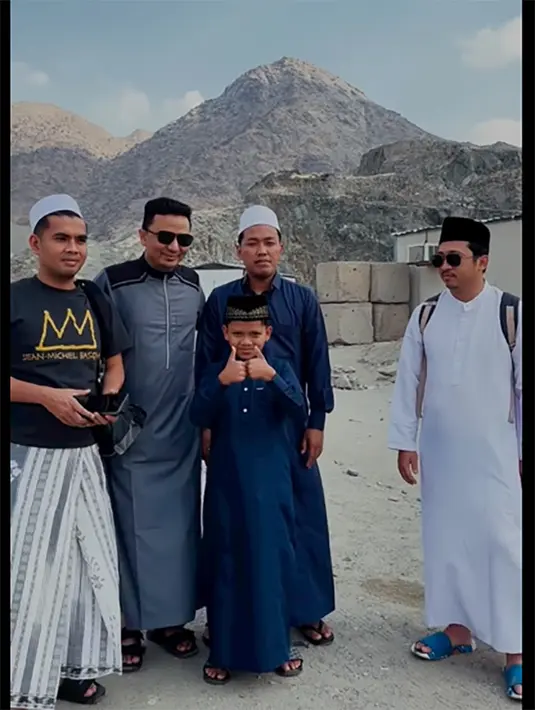 Masih menurut Zidi, kedua orang tua Farel non-Muslim. Sedangkan kakak perempuan Farel muslim, dan kakak laki-lakinya nasrani.  Toleransi beragama keluarga Farel sudah terjadi secara turun temurun. Sedangkan nenek dari ibunya Farel juga seorang Muslim. [Instagram/farel.oslo]