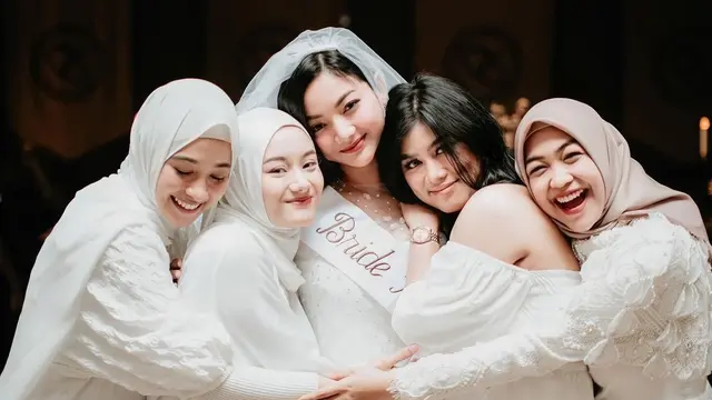 6 Potret Poppy Bunga di Bridal Shower Glenca Chysara, Keponakan Rasa Adik