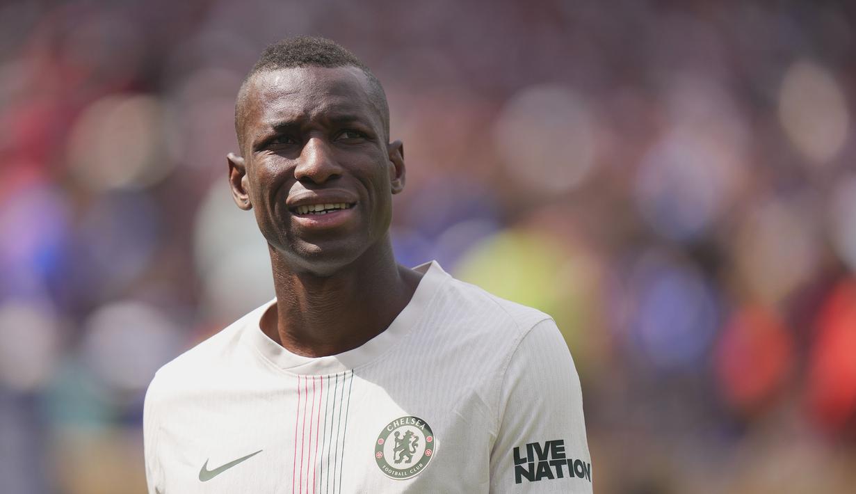 Reaksi kecewa pmain Chelsea, Nicolas Jackson setelah diganjar kartu merah oleh wasit saat laga Grup D Piala Dunia Antarklub 2025 melawan Flamengo di Lincoln Financial Field stadium, Philadelphia, Amerika Serikat, Sabtu (21/06/2025) WIB. (AP Photo/Chris Szagola)