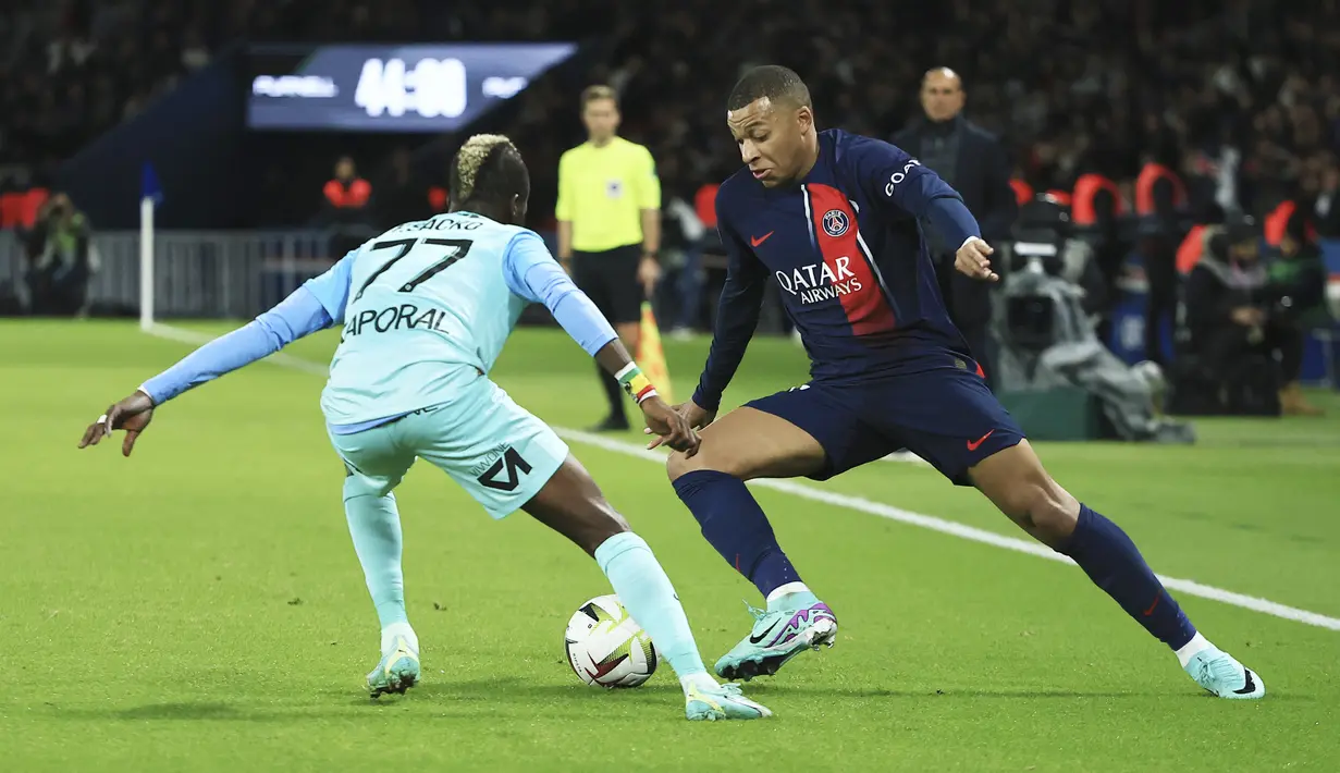 PSG naik ke posisi pertama dengan 24 poin dari 11 pertandingan dan menggusur Nice. (AP Photo/Aurelien Morissard)