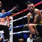 Wasit menghitung setelah Manny Pacquiao menumbangkan Lucas Matthysse selama pertandingan kelas welter versi WBA di Axiata Arena di Kuala Lumpur, Malaysia (15/7). Pacquiao menang KO atas Matthysse di Ronde ke 7.  (AFP Photo/Mohd Rasfan)