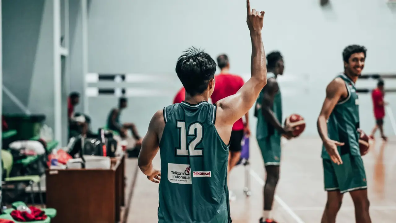 Pemain timnas basket Indonesia latihan jelang berangkat ke Amerika Serikat