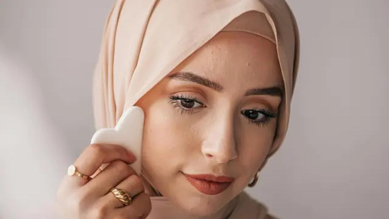 4 Manfaat Gua Sha Metode Pijat Tradisional Tiongkok yang Wajib Dicoba, Wajah Jadi Glowing!