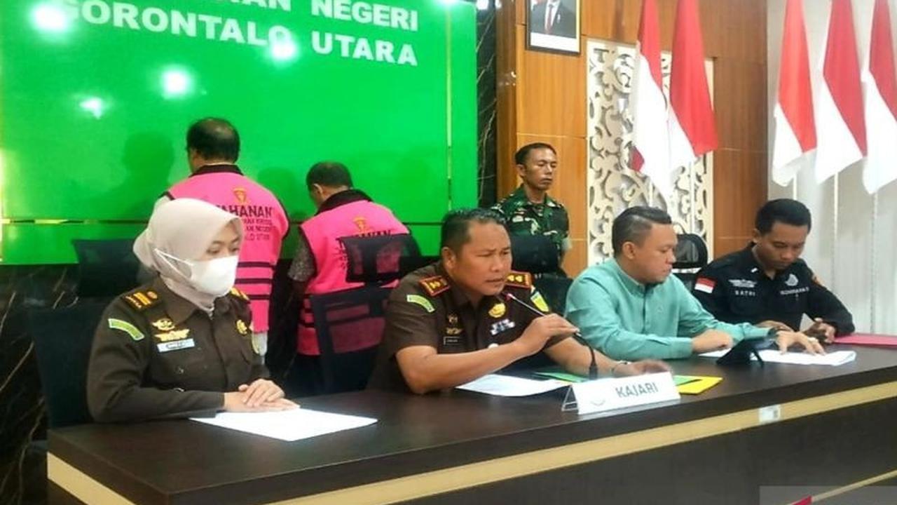 Kejari Gorontalo Utara Musnahkan Puluhan Barang Bukti Tindak Pidana Umum, Narkotika hingga Sajam