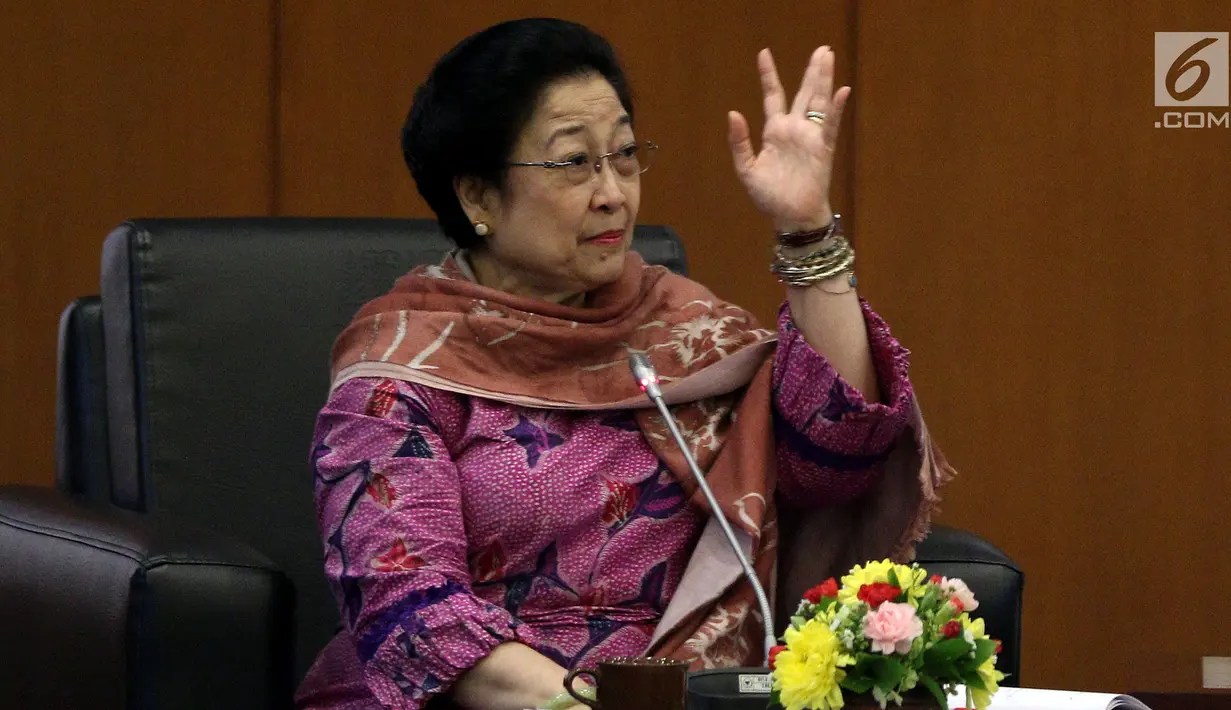 Ketua Dewan Pengarah Badan Pembinaan Ideologi Pancasila Megawati Soekarnoputri saat menjadi pembicara dalam acara Silaturahmi UKP PIP/BPIP dengan MPR RI di Senayan, Jakarta, Rabu (14/3). (Liputan6.com/JohanTallo)