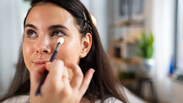 Cara untuk menghindari flashback agar hasil foto tetap natural dan memukau (Foto/Sumber: Freepik)