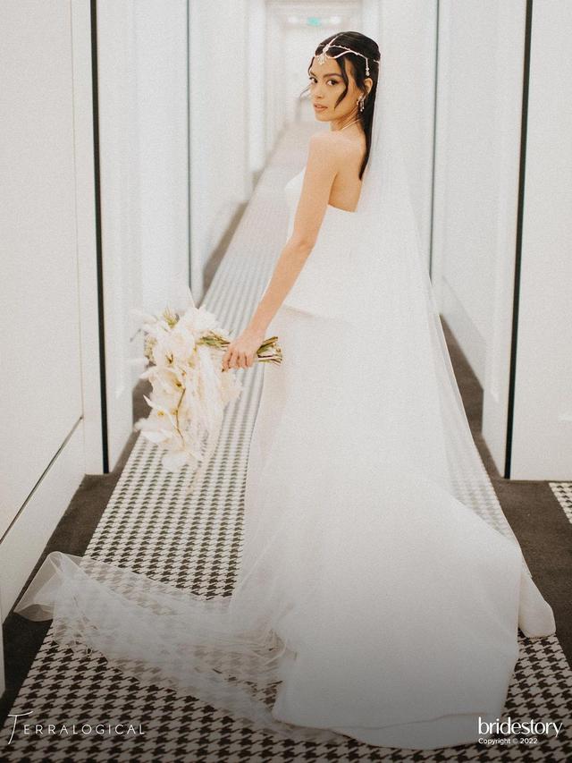 Eva Celia Menikah, Anggun dalam Gaun Pengantin Rancangan Hian Tjen