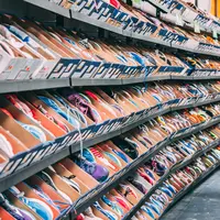 Apakah boleh menyimpan sneakers di dalam kotak? (Foto: Unsplash.com/ Stanislav Kondratiev