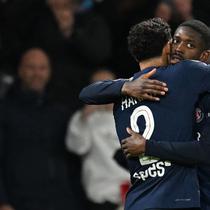 Melalui dua gol Ousmane Dembele dan satu gol Goncalo Ramos, PSG mengakhiri laga dengan skor 3-1. Hasil ini mengukuhkan mereka di puncak klasemen dengan raihan 63 poin atau terpaut empat poin dari RC Lens. (AP Photo/Emma Da Silva)