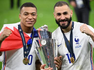 Prancis menjadi kampiun UEFA Nations League 2021 usai membungkam Spanyol 2-1 dalam laga final, Sabtu (10/10/2021). Tercatat ada 5 pemain kunci yang tampil apik dan akhirnya memukul balik Spanyol yang sempat unggul satu gol lebih dahulu. Simak ulasannya. (AFP/Franck Fife)