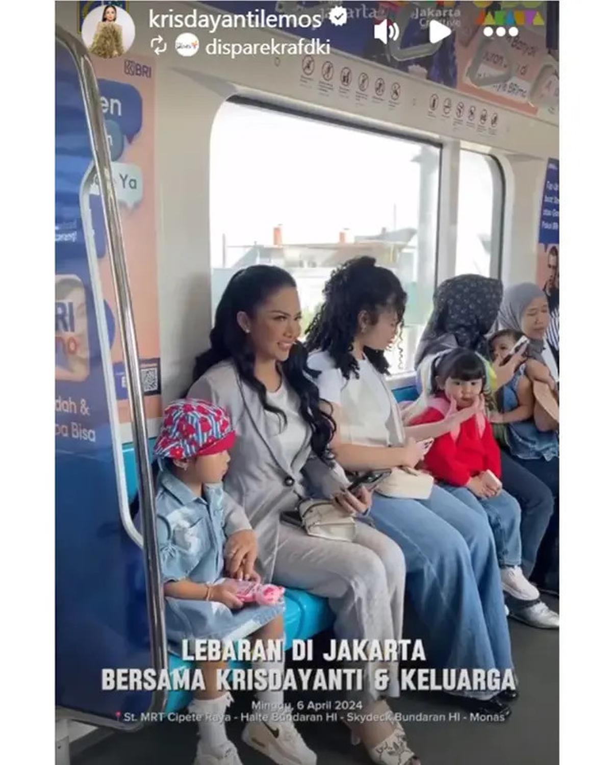 Aurel Liburan ke Madrid, Ini 6 Potret Krisdayanti Momong Ameena dan Azura di Jakarta