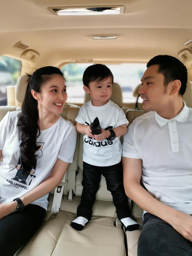 [Fimela] Sandra Dewi dan Raphael Moeis