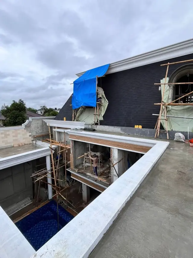 Potret Ria Ricis Ajak Moana Kunjungi Proses Pembangunan Rumah Baru (credit: https://www.instagram.com/riaricis1795/)