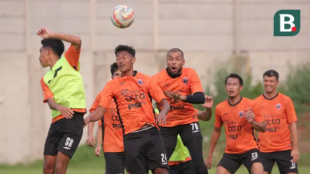 Foto: Gustavo Almeida Cetak Assist, Marko Simic Cedera Ringan saat Latihan Bersama Persija Jakarta