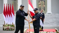 Menteri Pemuda dan Olahraga (Menpora) RI, Dito Ariotedjo dengan Chef de Mission (CdM) Kontingen Indonesia untuk Asian Games 2022, Basuki Hadimuljono. (Bola.com/Dok.Kris - Biro Pers Sekretariat Presiden).