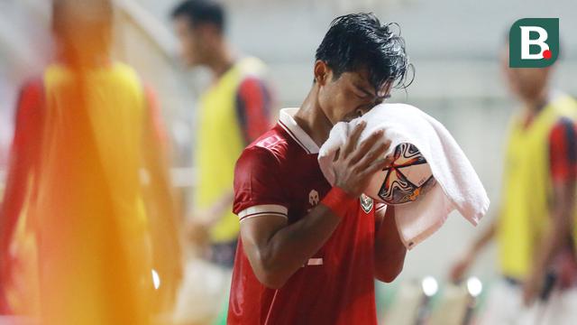 Foto: Melihat Lebih Dekat Lemparan Sakti Ala Pratama Arhan, Lawan Auto Deg-degan