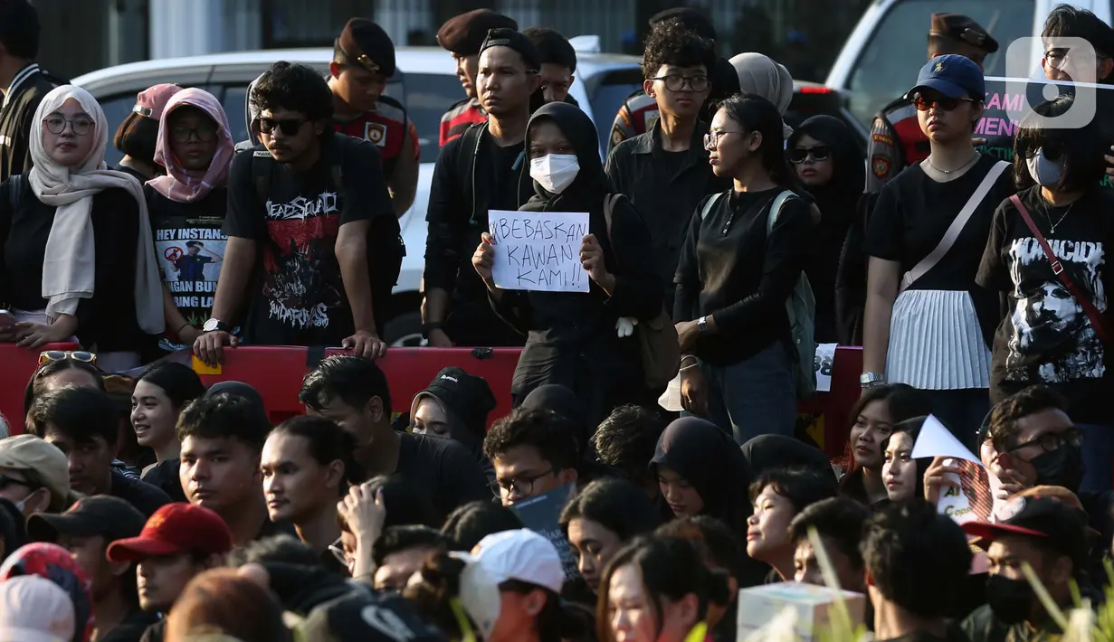 Aksi Kamisan kali ini juga dilakukan di tengah gelombang aksi unjuk rasa di Jakarta dan berbagai wilayah lain di Tanah Air. (Liputan6.com/Helmi Fithriansyah)
