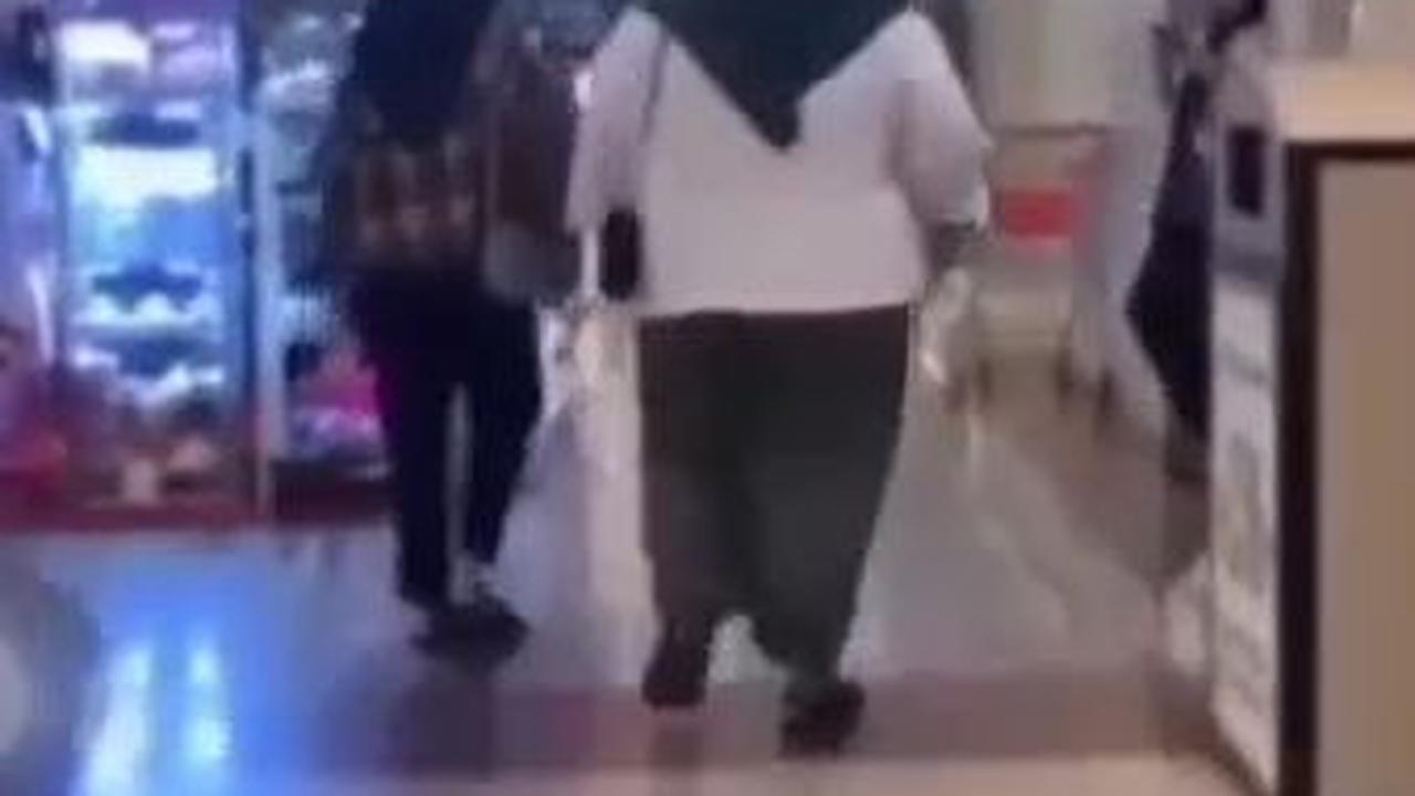 Viral Perempuan Rekam Pengunjung Mal Bertubuh Gemuk Sambil Tertawa, Endingnya jadi Melas