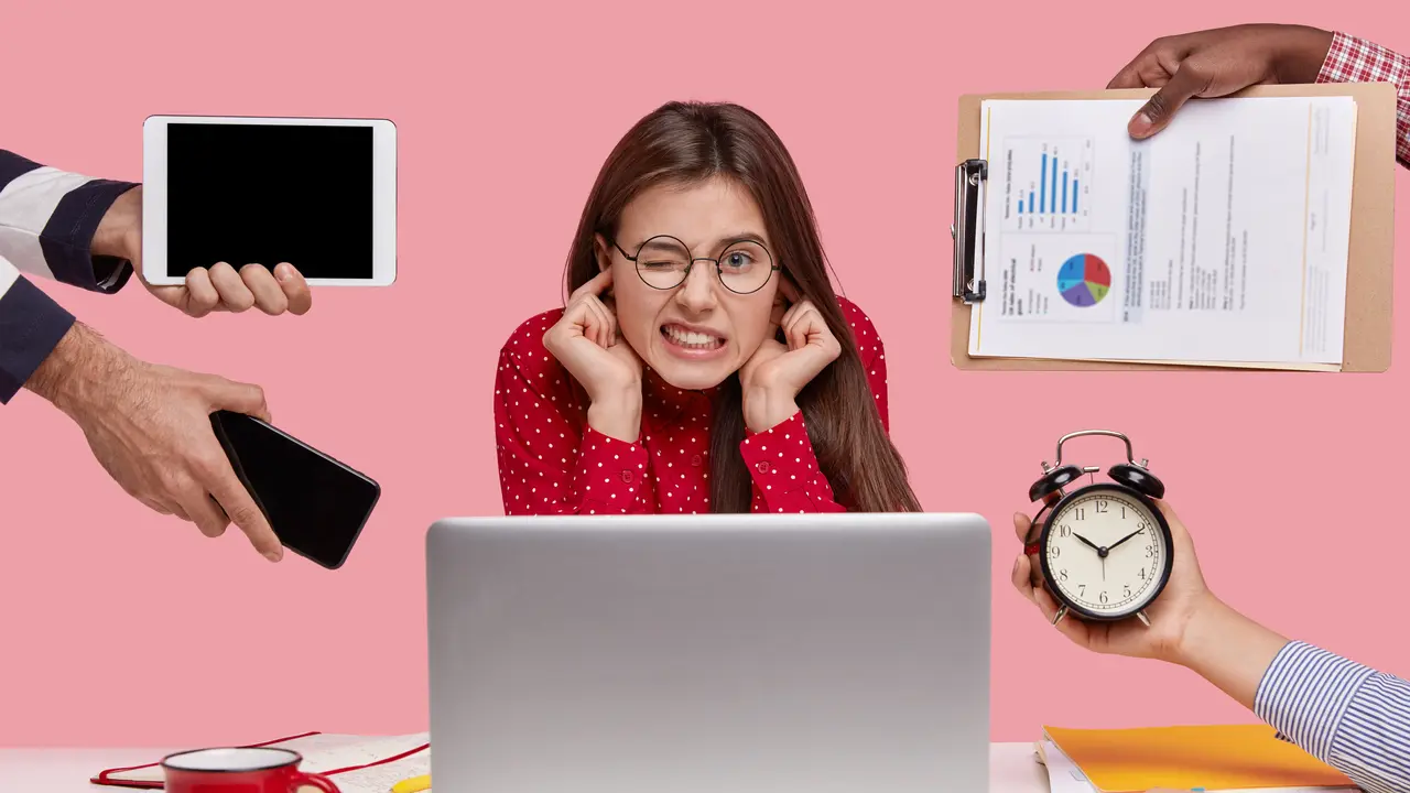 5 Distraksi yang Membuatmu Sulit Fokus Saat Bekerja (photo by freepik.com)