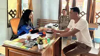 Pemilik Aquila Salon, Siaparia Butarbutar, terdorong menjadi mitra BRI karena ingin mempermudah akses layanan keuangan bagi warga Desa Sioban, Kecamatan Sipora Selatan, Kabupaten Kepulauan Mentawai.