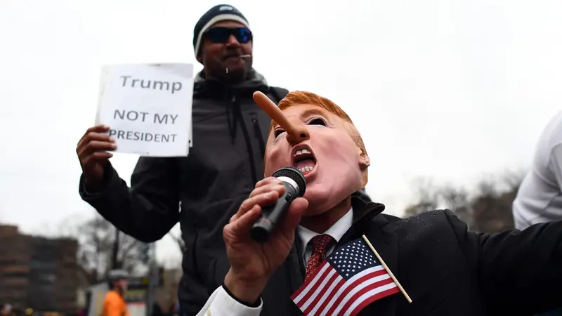 20170120- Donald Trump Berhidung Panjang Beraksi di Washington DC-AFP Photo