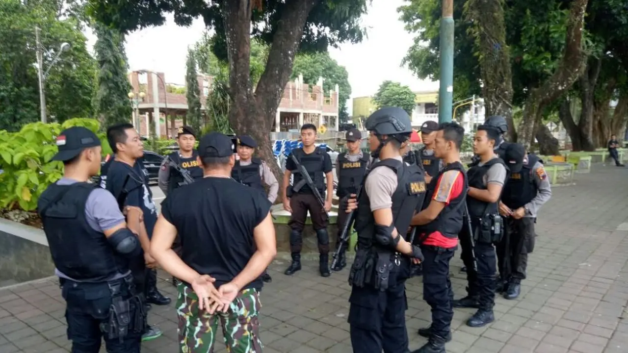 Pengamanan Personel Polres Banjarnegara dari Aksi Teror
