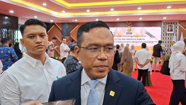 Direktur Utama PT Pertamina (Persero), Simon Aloysius Mantiri di Kantor Kementerian ESDM, Jakarta, Senin (10/11/2025). (Liputan6.com/Arief)