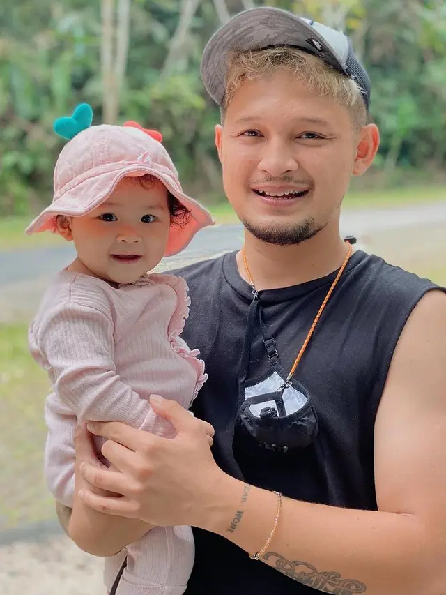 Syamsyir Alam bersama putrinya. (Foto: Instagram/syamsyir11alam)
