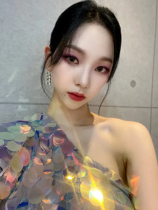 Di tahun 2020, mereka melahirkan talenta termuda mereka yakni aespa yang terdiri dari Karina, Giselle, Winter dan Ningning. (Istimewa)