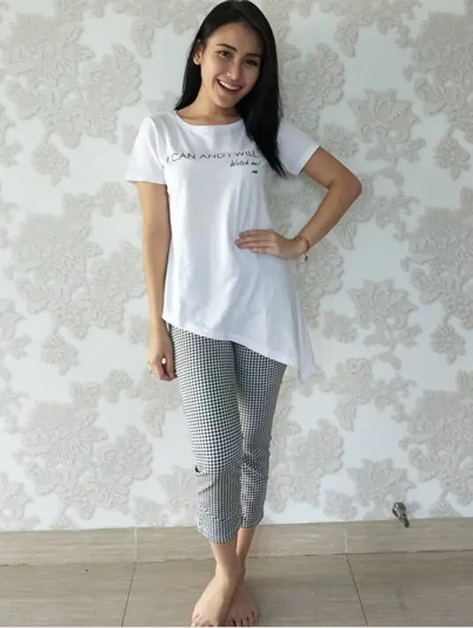 "Semoga ayu dan andika berjodoh ya, soalnya aku perhatikan wajah mereka mirip banget @ayutingting92 Aminnn," tulis fenny_ekatri. "Semogh ayu & ivan gunwan berjodoh amin..ayu cantik luar dlm.ivan ganteg & baik hati.." tulis helda.wati1985.