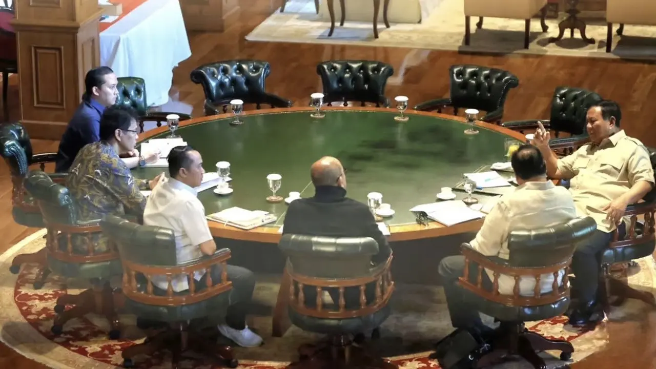 Presiden Prabowo Subianto memanggil sejumlah menteri bidang ekonomi membahas langkah strategis pemerintah menjelang kesepakatan tarif dagang resiprokal antara Indonesia dan Amerika Serikat. (Istimewa)