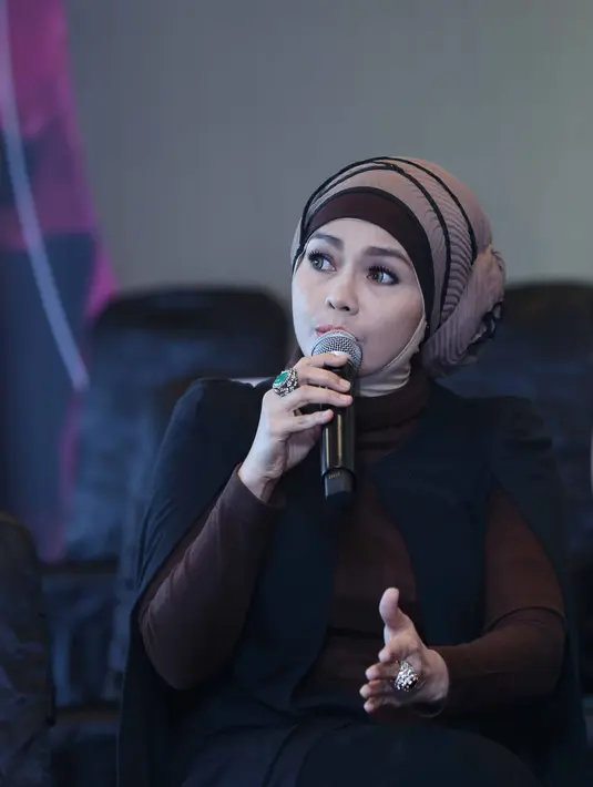 Tak melarang kehadiran musik kontemporer, Iyeth hanya tidak ingin musik dangdut original menjadi terlupakan. Bahkan Iyeth mempersilakan para penyanyi dangdut untuk terus berkarya, namun tak melupakan akar dangdut itu sendiri. (Nurwahyunan/Bintang.com)