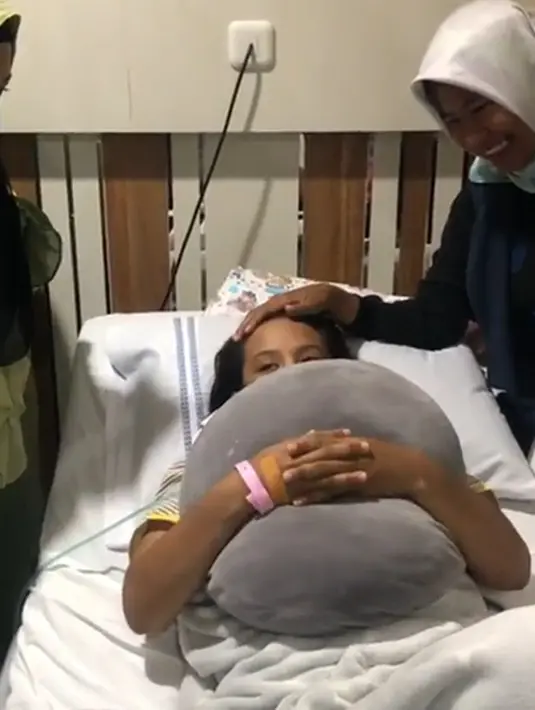 Ivan Seventeen jenguk Audrey