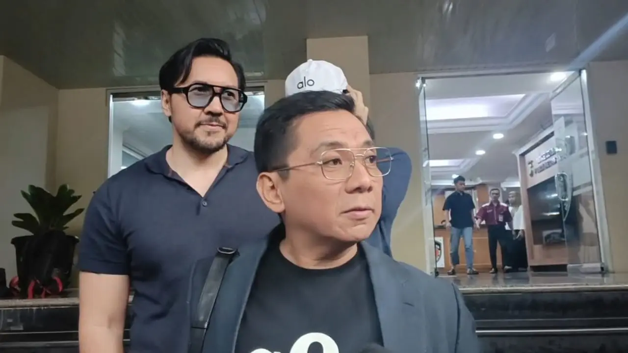 David Bayu dan Putrinya di Polda Metro Jaya