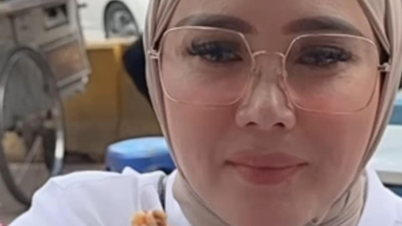 Mulan mengaku jika dirinya makan kupat tahu, tahunya harus digoreng saat panas. Hal itu menurutnya membuat kupat tahu lebih enak.<br>