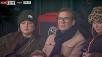 Asisten pelatih timnas Indonesia Alex Pastoor menyaksikan laga Almere City vs Heracles Almelo. (Tangkapan layar YouTube)