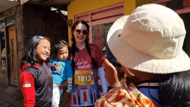 Potret Arumi Bachsin Ikut Ramaikan Bromo Marathon
