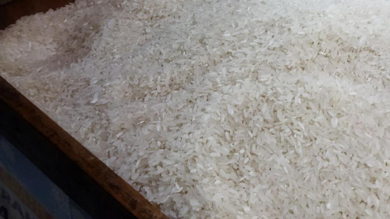 Curhat Pedagang: Harga Beras Bertahan Mahal Jelang Bulan Puasa, Pelanggan Terus Berkurang