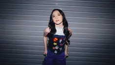 Dalam berbagai kesempatan, Mahalini kerap mengunggah berbagai potret terbarunya dalam media sosial Instagramnya. Penyanyi asal Bali ini kerap memperlihatkan bagian pundaknya dengan busana off-shoulder. Pasti bagi para penggemar kerap menyaksikannya saat berada di atas panggung maupun dalam berbagai aktivitasnya. (Liputan6.com/Instagram/mahaliniraharja)