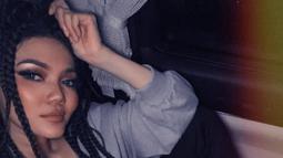 Meski sang suami, Josscy Vallaza Aartsen kerap mendapat cibiran dari netizen perihal pekerjaan, namun Rina Nose tak ambil pusing. Ia dan suami masih terlihat harmonis dan kerap mengunggah momen kebersamaan. (Liputan6.com/IG/@rinanose16).