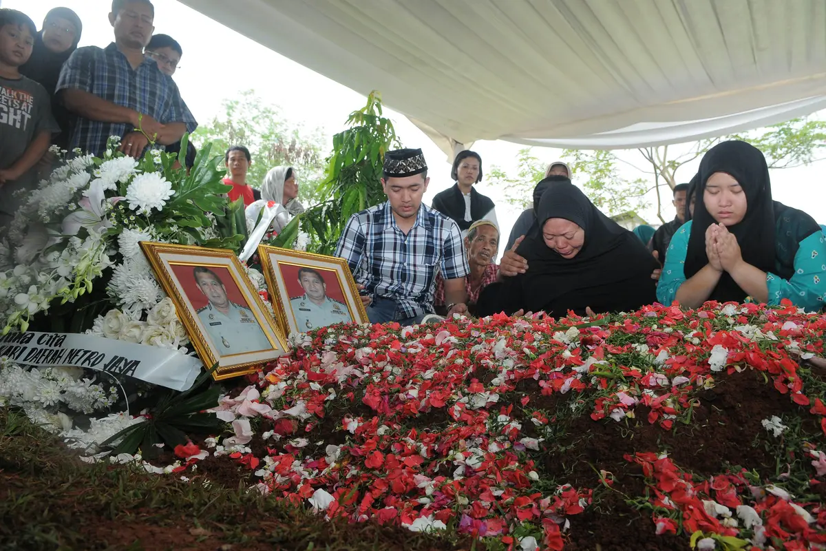 [FOTO] Suasana Haru Pemakaman AKBP Pamudji