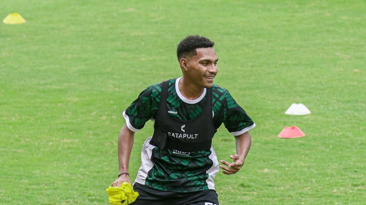 Mengenal Markus Madjar, Gelandang Muda yang Dipinjam PSS dari Persipura: Ternyata Kembaran Bek PSBS