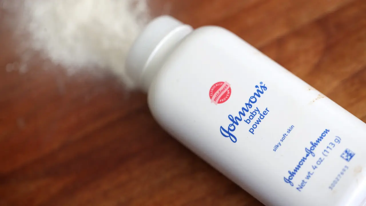 Johnson & Johnson Setop Jual Bedak Talek Bayi di Seluruh Dunia