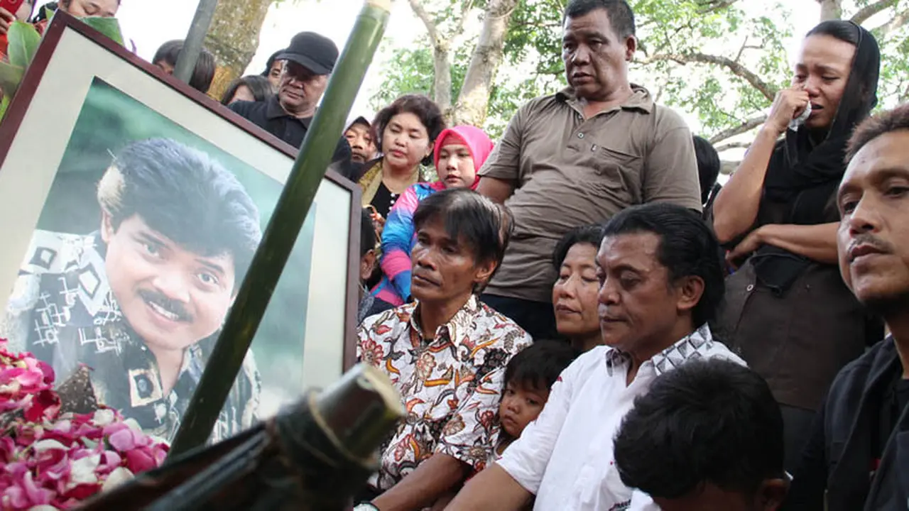 Istri-istri Mamiek Prakoso Histeris di Pemakaman